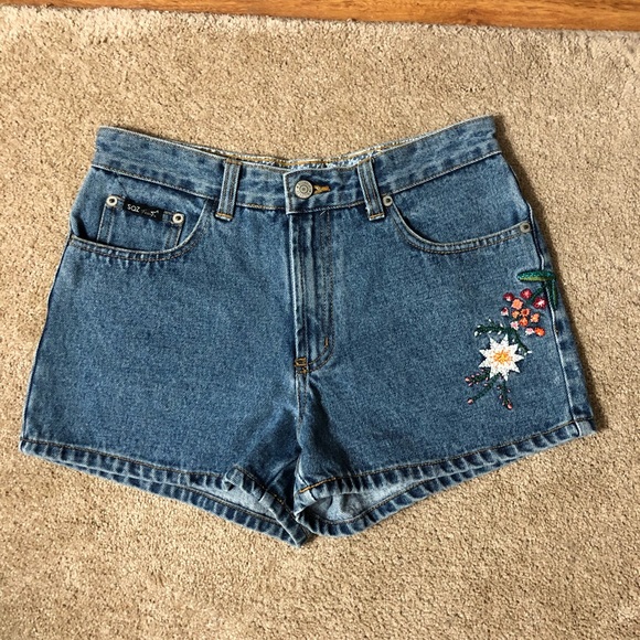SQZ WOMEN AUTHENTIC ORIGINAL 100% COTTON EMBROIDERED SQUEEZE  JEAN SHORTS SZ 5/6 - Picture 1 of 7